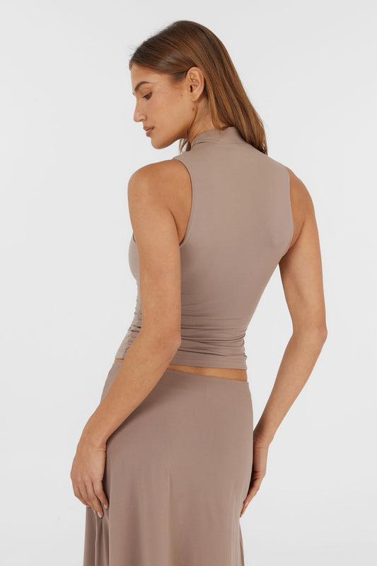 Adeline Mock Yaka Askılı Bluz — Naturel